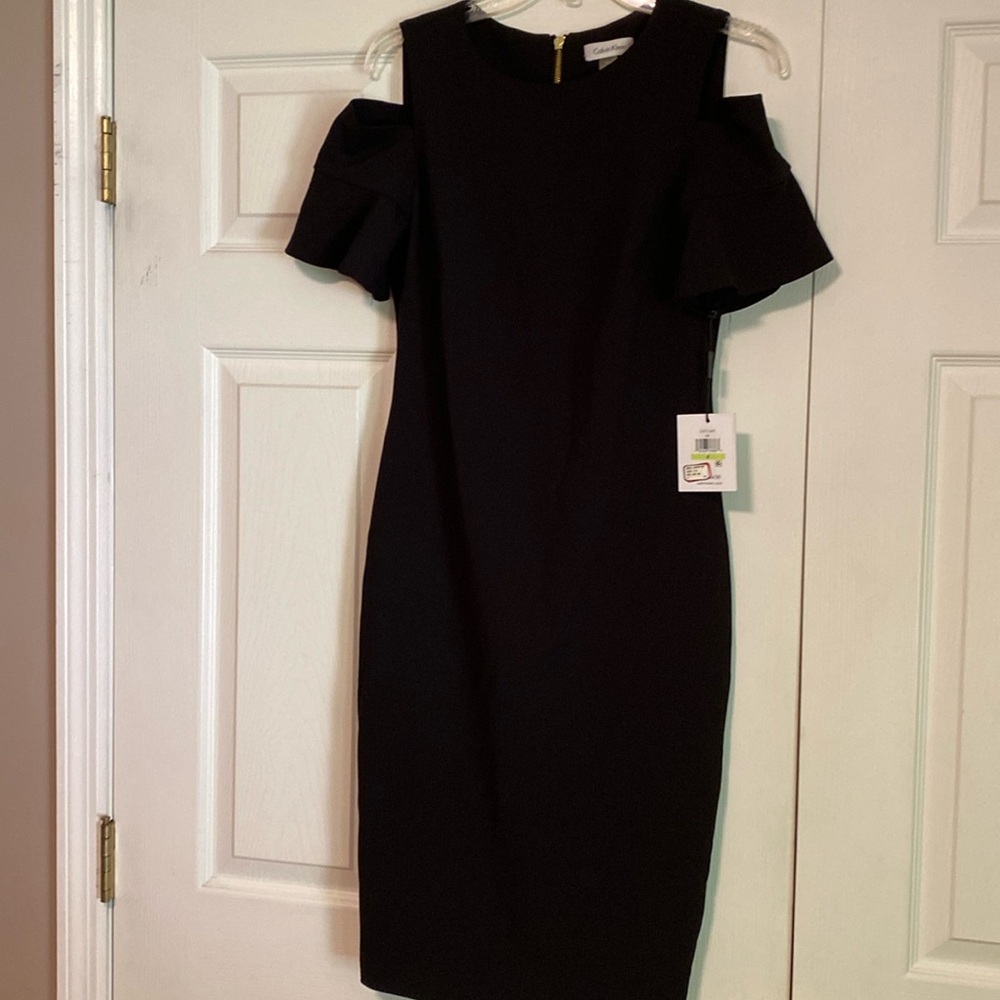 NWT Calvin Klein black open shoulder short sleeve sheath dress. Size 4